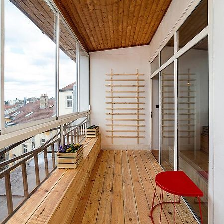 Big 4-Bedroom Flat, Terrace With Great Vitkov View Прага Екстериор снимка