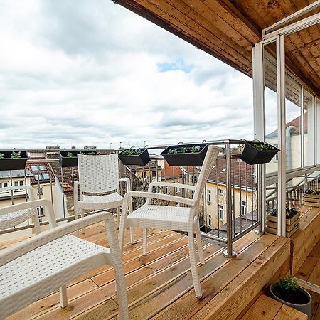 Big 4-Bedroom Flat, Terrace With Great Vitkov View Прага Екстериор снимка
