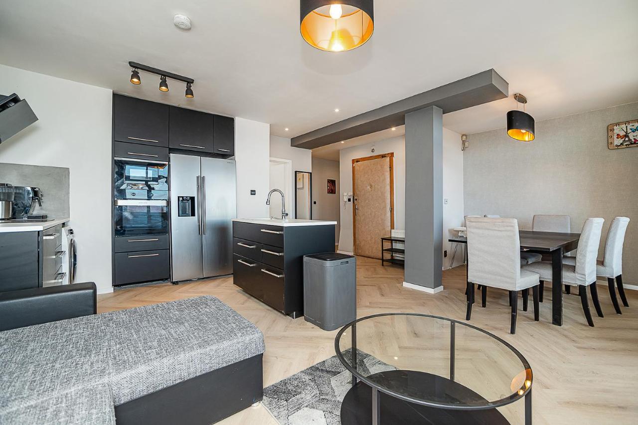 Big 4-Bedroom Flat, Terrace With Great Vitkov View Прага Екстериор снимка