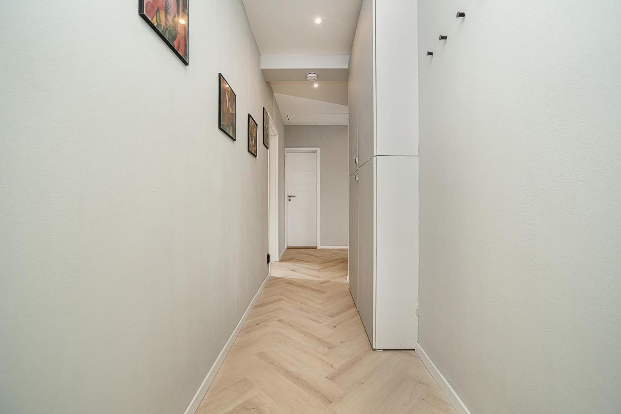 Big 4-Bedroom Flat, Terrace With Great Vitkov View Прага Екстериор снимка