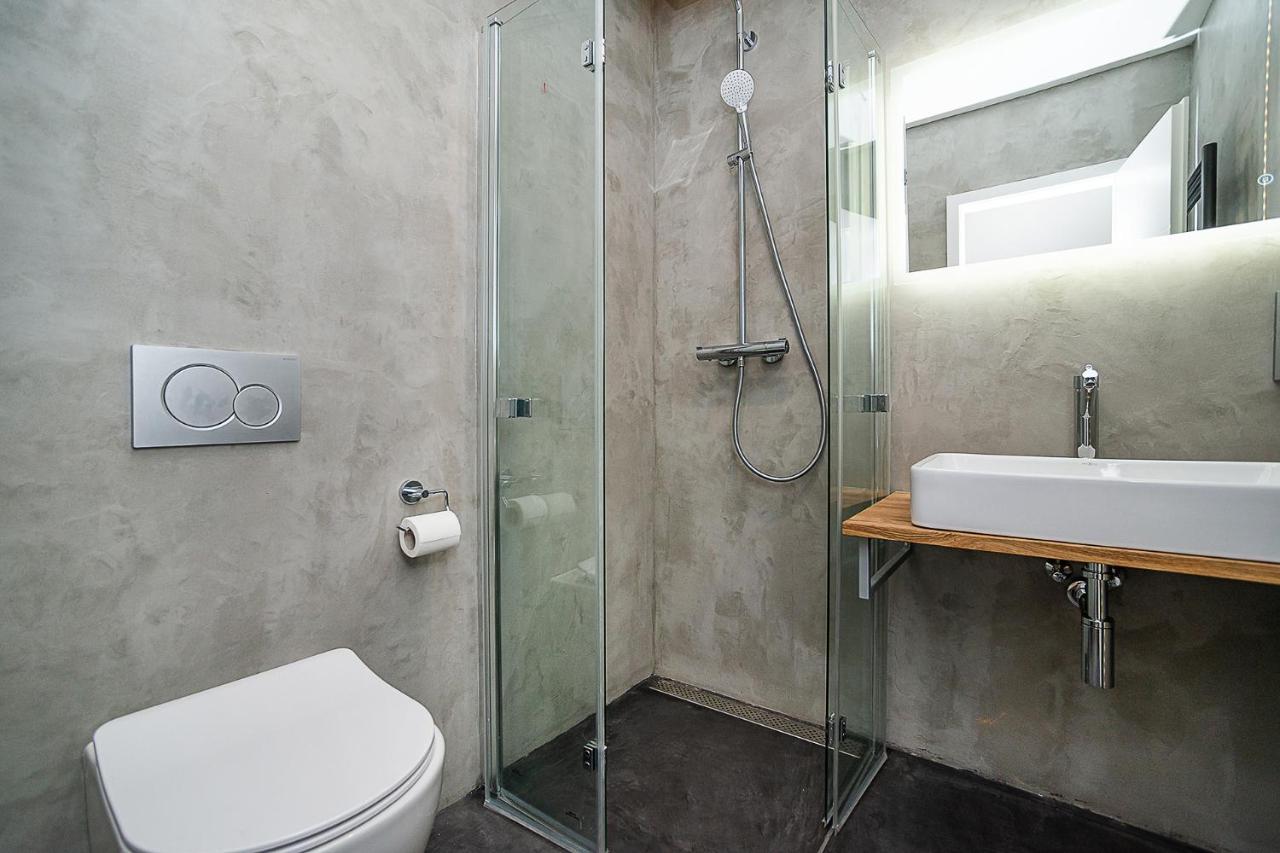 Big 4-Bedroom Flat, Terrace With Great Vitkov View Прага Екстериор снимка
