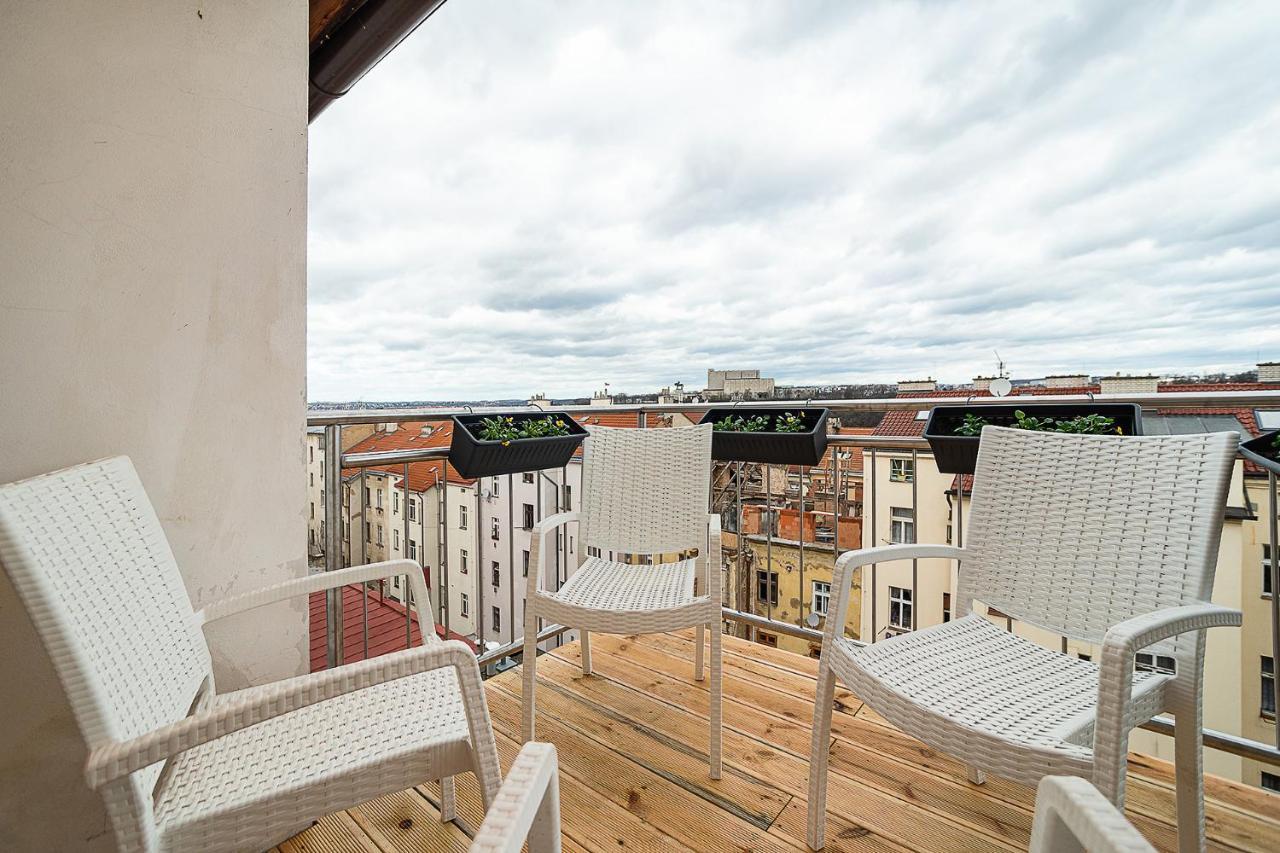 Big 4-Bedroom Flat, Terrace With Great Vitkov View Прага Екстериор снимка