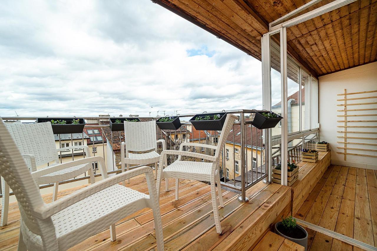 Big 4-Bedroom Flat, Terrace With Great Vitkov View Прага Екстериор снимка
